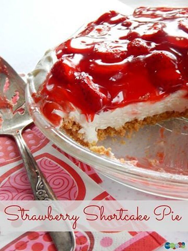 Strawberry Shortcake Pie {Day 9} #12Daysof Valentine’s