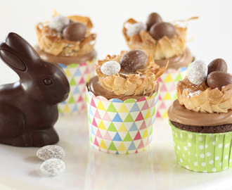 Traumhaft flauschige Cupcakes mit Schokoladenbuttercreme und Osternest aus Knusperteig - Video Rezept