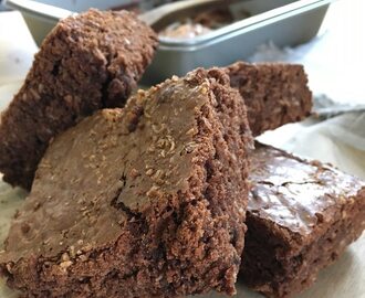 Dark chocolate and coconut brownies