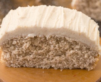 Healthy Flourless Cinnamon Bun Breakfast Cake