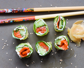 Das einfachste 5-Minuten Low Carb Räucherlachs Sushi ohne Algen
