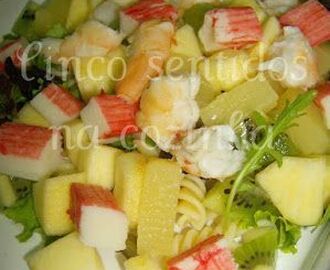 Salada de camarão com fruta