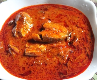 Andhra Spicy Fish Curry Recipe / Andhra Chepala Pulusu Recipe