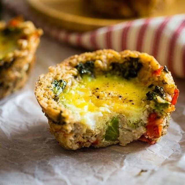 Egg Muffins with Savory Oatmeal Vegetable Crust {Gluten Free + Super Simple + Low Carb}