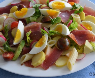 Salat med spekeskinke og pasta