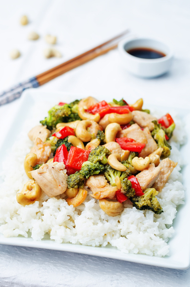 Chicken Stir Fry with Red Pepper Broccoli and Cashew Nuts