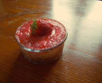 Cheesecake aux amandes et nappage fraise
