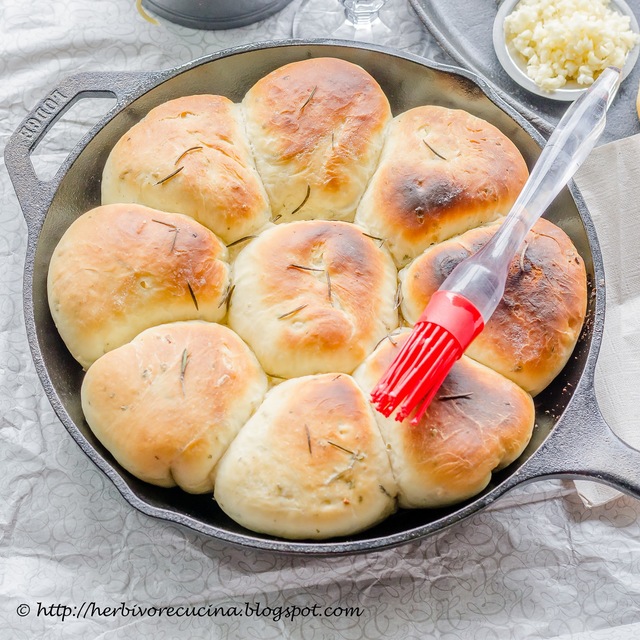 Cream Cheese Stuffed Garlic Rolls for #BreadBakers