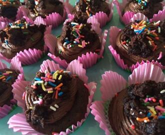 Double Chocolate Cupcakes with Brownie Batter Frosting/Brownie Garnish