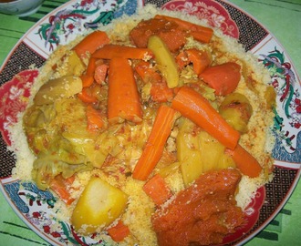Couscous marocain d'orge au poulet et au 7 légumes