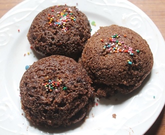 Chocolate Idli Cake Recipe - Eggless Steamed Idli Cakes Recipe