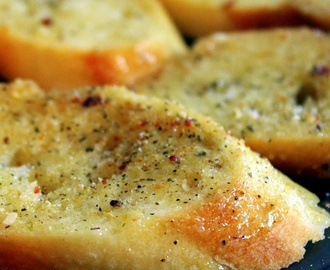 Garlic Bread (Herb Toast) for a Crowd - FAST EASY CHEAP - 52 Church Potluck and Catering Appetizers or Side Dishes
