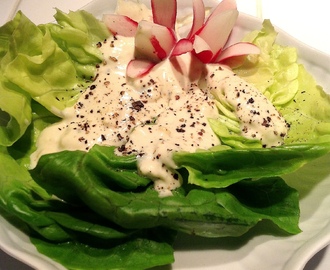 Boston Salad with Blue Cheese Dressing