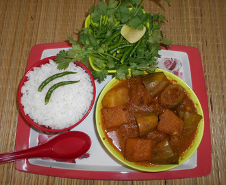 Paramita's  Kitchen: Aloo  Potol  Kumro  Dalna  Recipe  /  Potato , Pointed Gourd  And  Pumpkin  Curry  Recipe