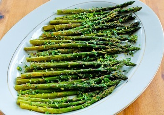 Easy and Amazing Roasted Asparagus with Gremolata