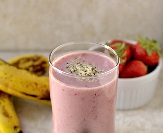 Banana Strawberry Protein Smoothie (Sunwarrior Product Review and a Giveaway)