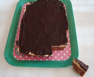Naomi Bars (gâteau sans cuisson aux biscuits et au chocolat)