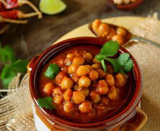 Choley Or Chana Masala (Indian Chickpea Curry)