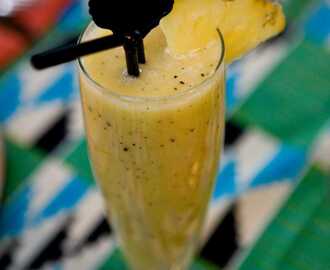 Cocktail av ananas och passionsfrukt