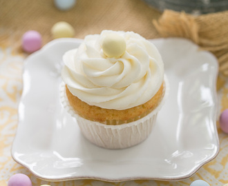 Buttercream Topped Vanilla Cupcakes #TwoSweetiePies