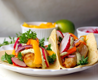 Fish Taco’s with battered hake, pickled carrots and cabbage, radishes, mango and a sour cream – avocado sauce