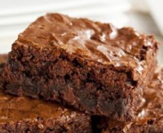 Brownie mais fácil do mundo é receita fit de nutricionista: 4 ingredientes e só 15 minutos