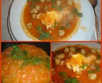 Sopa de tomate com ovos escalfados à alentejana