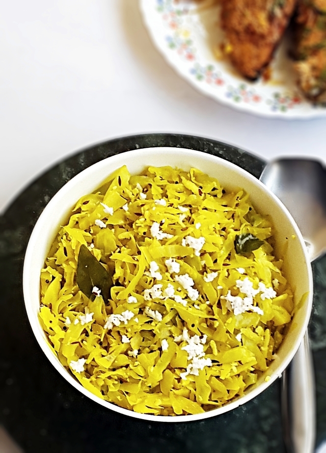 Cabbage thoran recipe – Kerala style stir fry cabbage with coconut