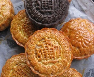 Traditional Baked Mooncake With Mochi Filling @ 传统广式月饼
