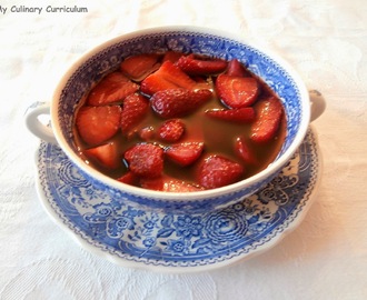 Soupe de fraises au vin rouge (Strawberry soup with red wine)