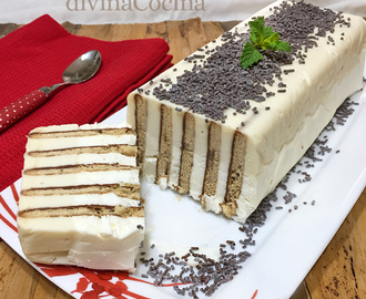 Tarta de Galletas vertical con nata y chocolate