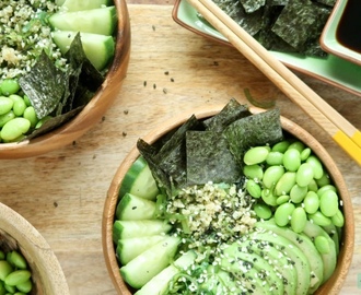 Vegetarische sushi bowl met avocado
