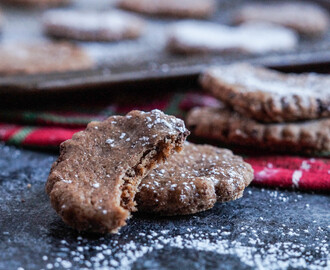 #IntnlCookies: Basler Brunsli (Swiss Chocolate Almond Cookies)