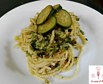 Spaghetti con pangrattato e crema di zucchine e acciughe - La cucina di yuto