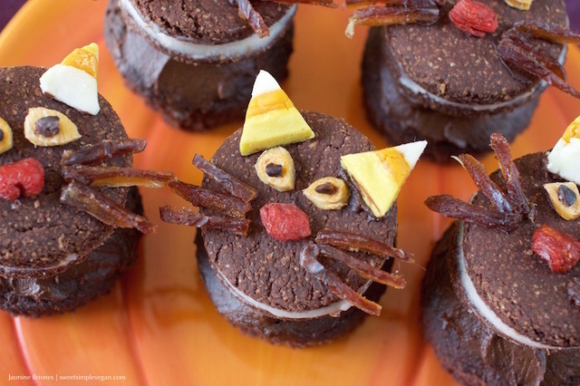 Halloween Oreo Cupcake Cats w/ Chocolate Avocado Frosting {gluten-free + fruit toppings}