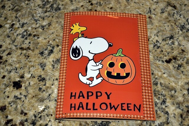 Peanuts Trick or Treat Bags & DIY Halloween Card #Shaws #PeanutsMovie