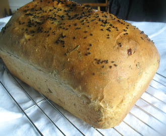 Khara Bread (Indian Spiced Bakery-Style Bread)