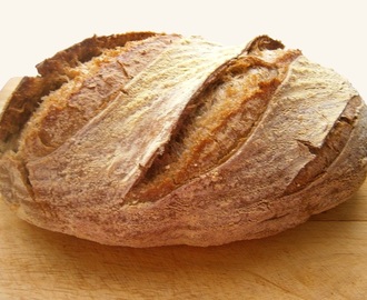 Pšeničný chlieb s kváskom a materským cestom (chladničkové kysnutie)