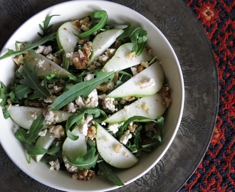 Arugula and Pear Salad with Raw Walnut and Vegan Blue Cheese