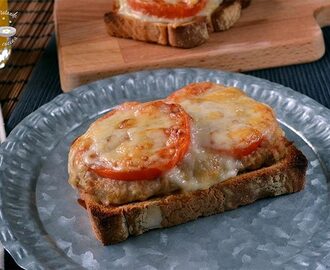 Sandwich o tosta de atún, tomate y queso (Receta fácil)