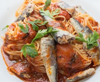Špagete sa sardinama i paradajzom