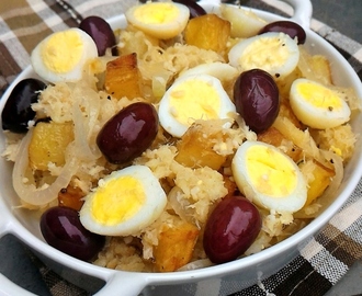 Bacalhau à Brás (com cebolas, batatas douradas, azeitonas e ovos)