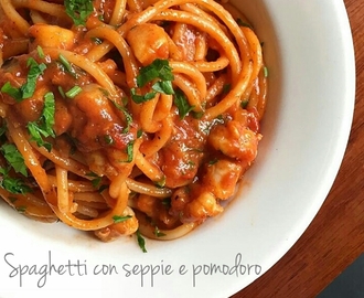 Spaghetti alle seppie e pomodoro
