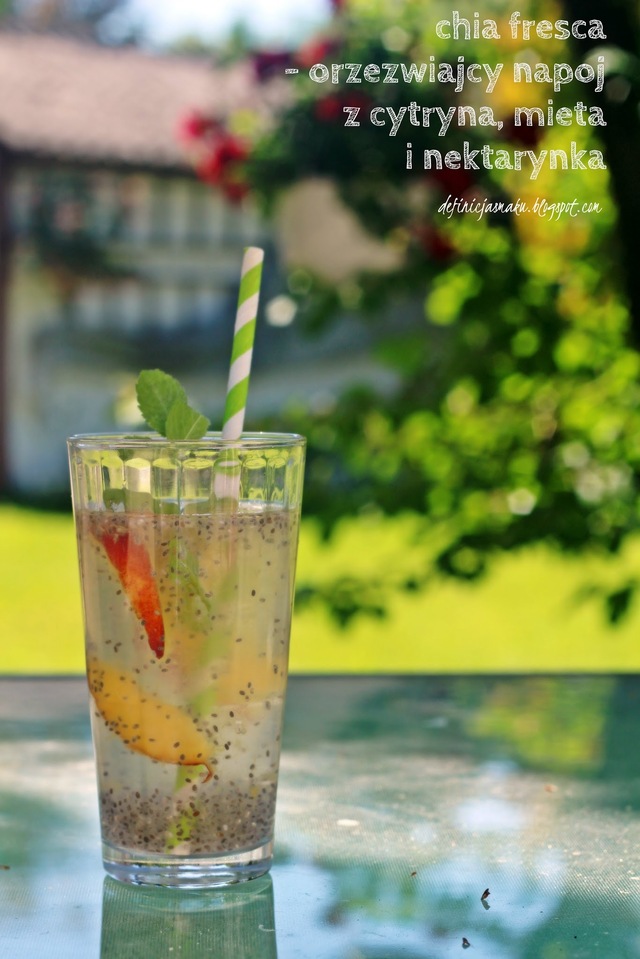 Chia fresca - orzeźwiający napój z cytryną, miętą i nektarynką
