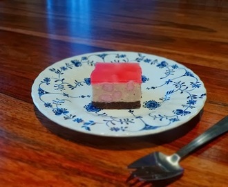 Strawberry and Marshmallow Jelly Slice