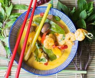 Erfrischendes Low Carb Thai Kokos Curry mit Garnelen