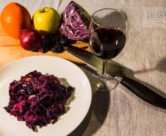 Receptjeim – Párolt lilahagymás vöröskáposzta aszalt szilvával és almával (paleo, vegán)