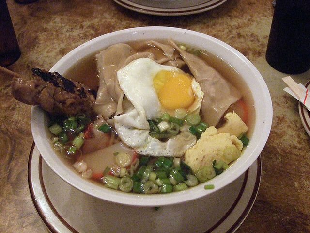 Exit la soupe Ramen, place à Saimin, la soupe de nouilles hawaïenne