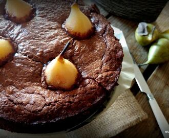 Σοκολατένιο κέικ χωρίς γλουτένη με αχλάδια