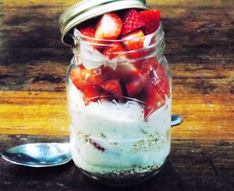 Strawberry Cheesecake Overnight Oats | Slimming World